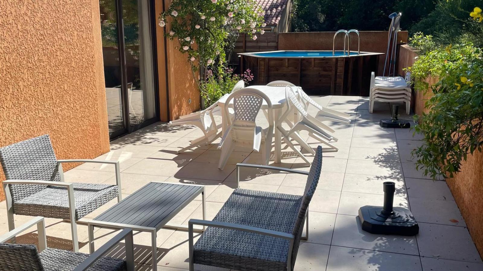 Salagou - Vue Sur Le - 34800 - 6-8 Pers - 100m2 *